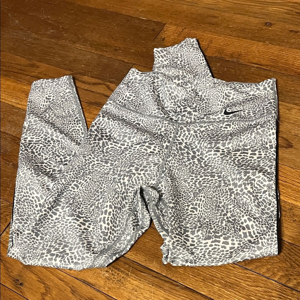 Nike Gray Patterned Leggings